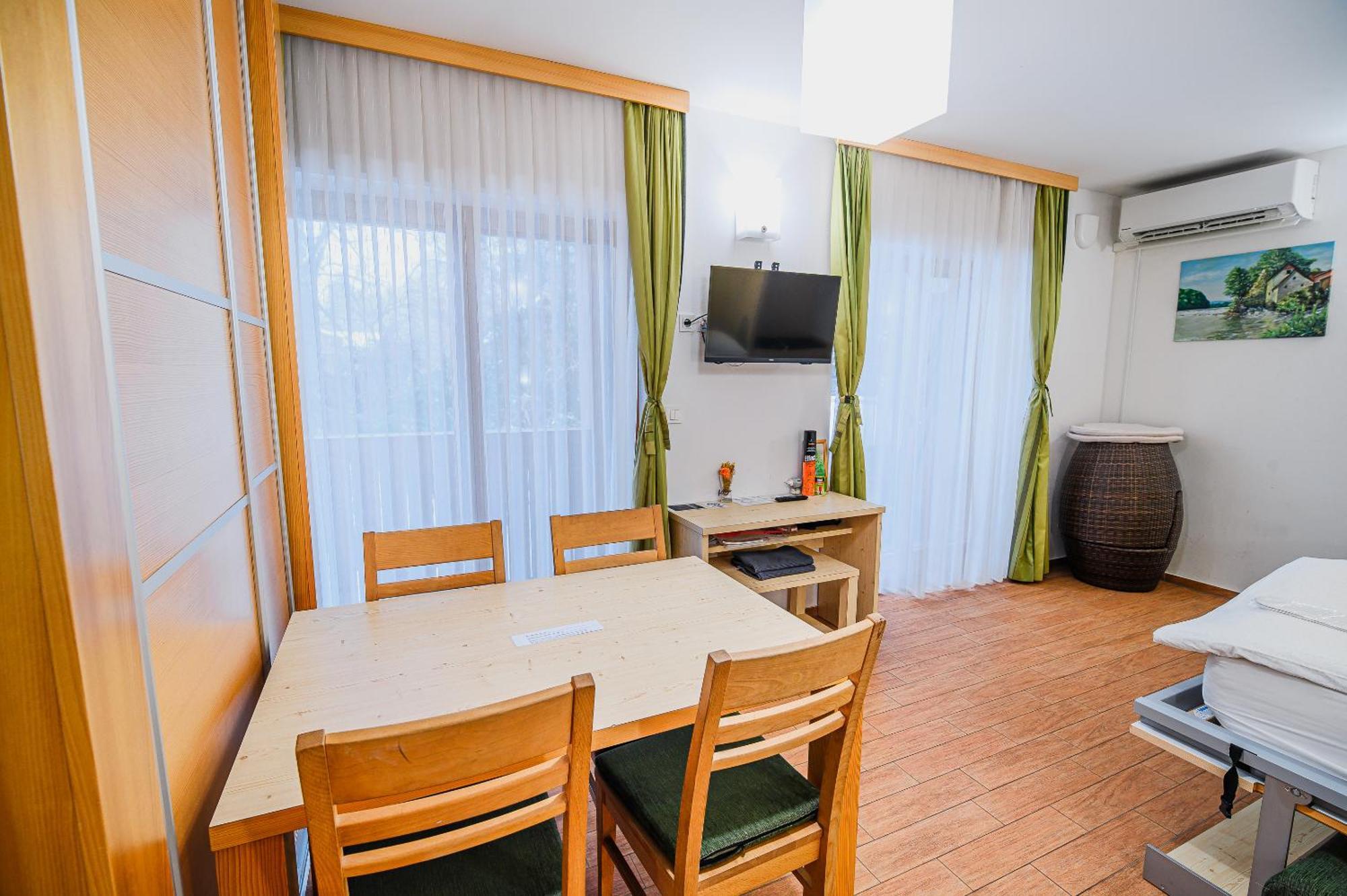 Apartments Maleric With Indoor Pool And Wellness Dragatuš 部屋 写真